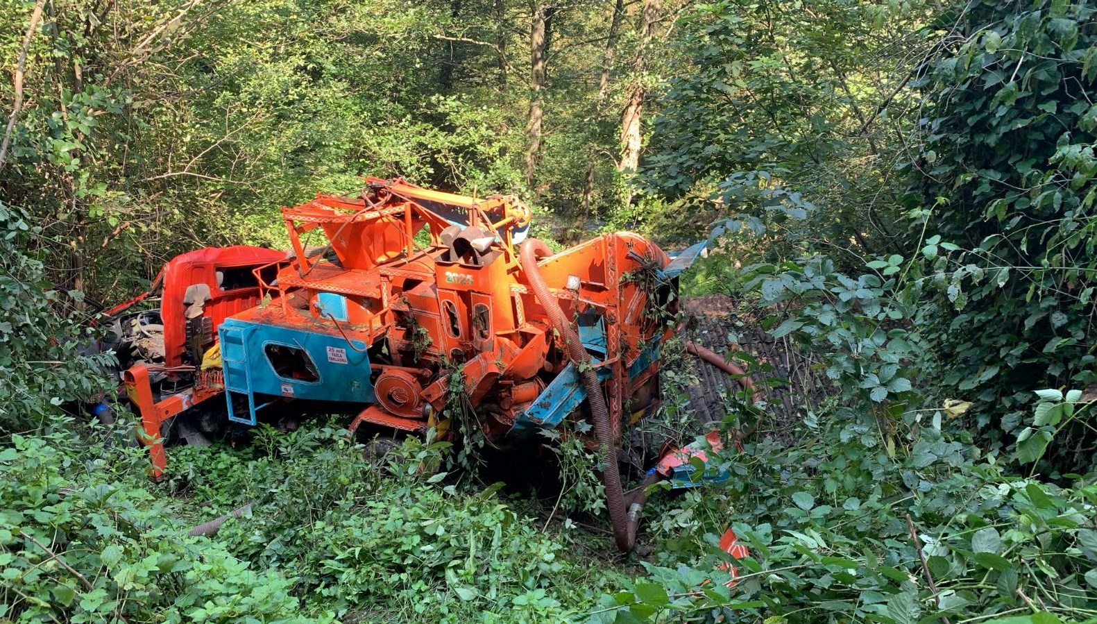 giresunda kamyon ucuruma yuvarlandi surucu oldu 4buFcDp7