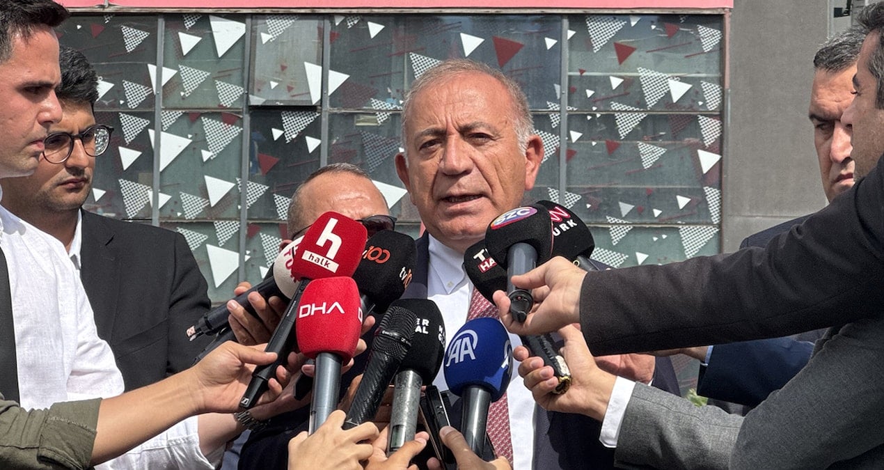 gursel tekin ozgur ozel gelmeden chp binasindan ayrildi aQF6C6fr