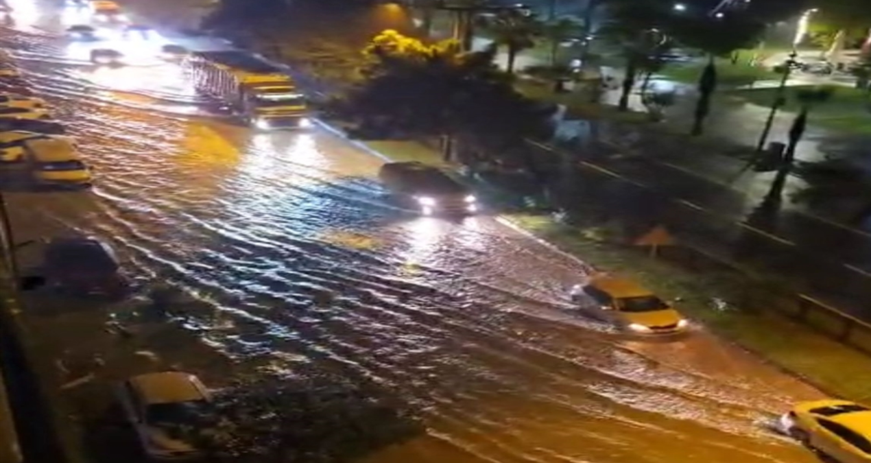 orduyu saganak vurdu sokaklar suyla doldu DN9Lb5rc