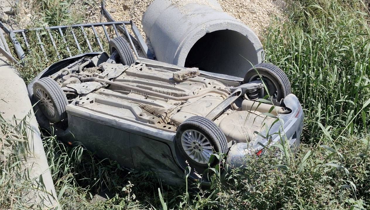 pikapla carpisti su kanalina devrildi 2 kisi yaralandi LKBNmckR