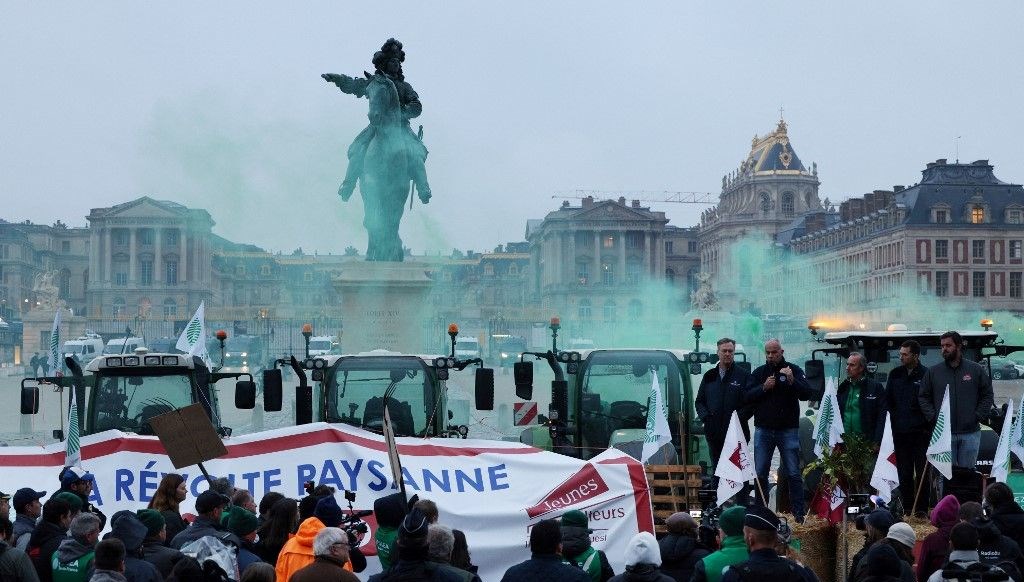 versay sarayinin kapisina dayandilar fransada ciftciler ayaklandi bft1AH2q