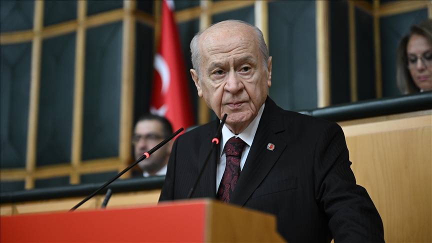 bahceli ozgur ozeli kiskanclikla sucladi ibb operasyonlari icin iddianame cagrisi yapti 4r7qfiEP
