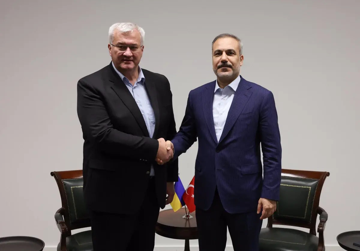 fidan ve sybiha luksemburgda bulustu mIwTSqUK.jpg