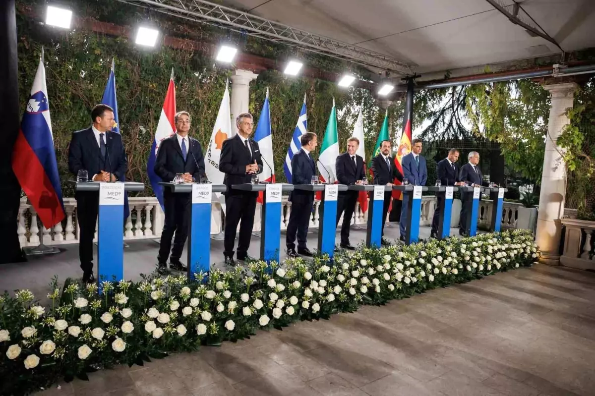 med9 zirvesinde gazze icin yardim cagrisi pghLg5ag.jpg