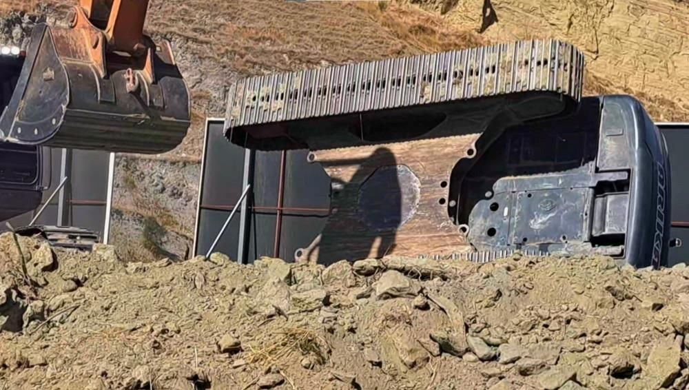 sokede is makinesi devrildi bir yarali vWJELE8q.jpg