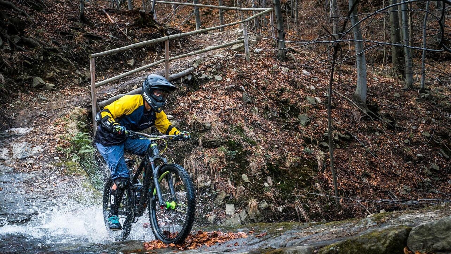 fransada 77 yasindaki bisikletci ucurumdan dustu uc gun sarapla hayatta kaldi 73RbtqPU.jpg