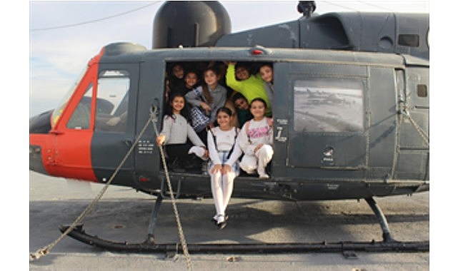 ogrenciler dil becerilerini gezerek pekistiriyor lSUY98Fn.jpg