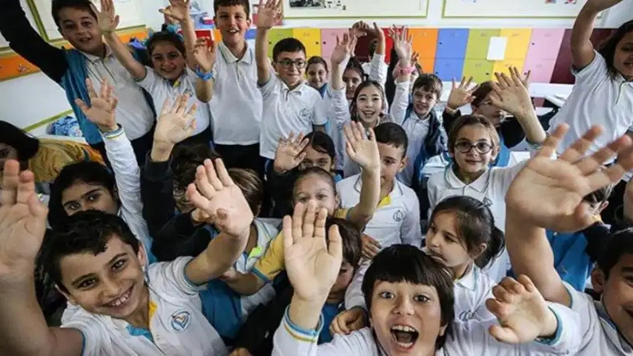 okullarda ilk ara tatil icin son ders zili yarin calacak J8LEDi7t.jpg